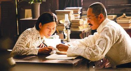 扎根生活沃土，绽放创作之花——从《柳青》看文学创作的生命力